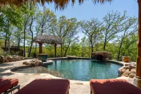 Large 5-bedroom house with WiFi, salt water pool, pool table and shuffle board!