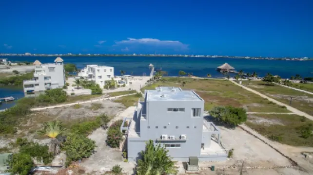 Beautiful Private Villa - pool and more..  Close to San Pedro فنادق في 