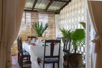 Bright and breezy home from 3 bedoom home right on the beach