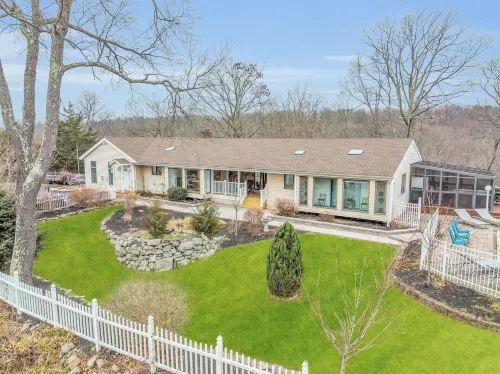 Spacious 5-bedroom house in charming Monroe with AC