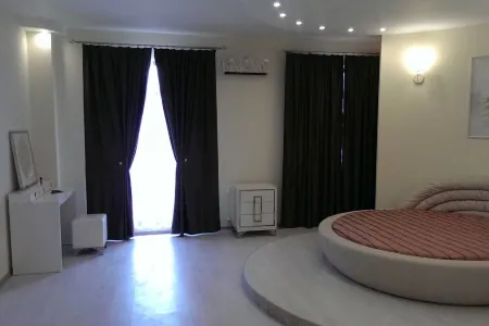 Penthouse near Deribasovskaya sea&lighthouseview Отели рядом с достопримечательностью «Спасо-Преображенский кафедральный собор»