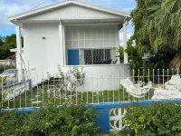 Spacious 6-bedroom house in lovely Christ Church with WiFi, AC