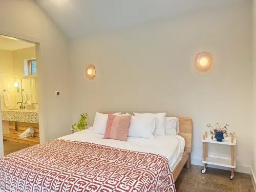 4-bedroom cabin in nice Coloma with fitness room, AC, WiFi