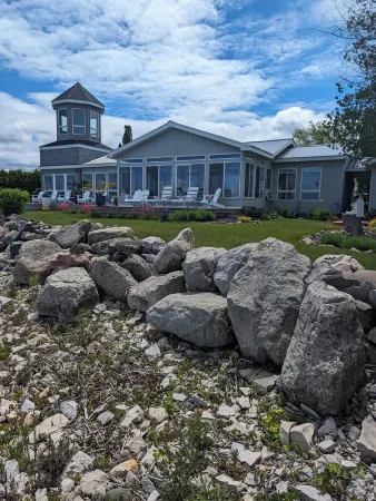 Charming cottage with amazing views St Mary's River in De TourVillage