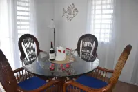 Charming 1-bedroom villa in wonderful South Hill with AC, WiFi Hotels in George Hill