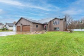 3-bed, 3-bath, 3-car garage executive home in Marshfield, WI