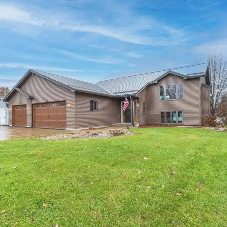 3-bed, 3-bath, 3-car garage executive home in Marshfield, WI