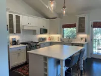 Charming and private detached cottage unit with AC in beautiful Mill Valley