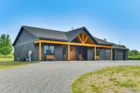 3 Mi to St Lawrence River Spacious Ranch Home - Wifi