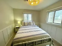 3Br Cottage on SE Lake Leelanau with Private Beach, Marina and Playground! Hotel a Bingham Township