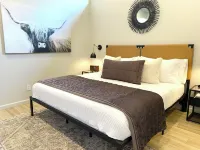 The Floy at High Bank – Charming Elk Riverfront Tiny Cabin in Scenic Noel, MO