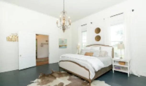 Oak River Company Farmhouse