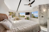 King Suite Oasis: Unwind with Jacuzzi & Bay Views (Unit B) 카내오헤 호텔