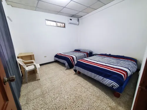 5 blocks from the beach, family friendly. A/C, hot tub and more