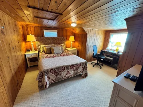 Windsong Beach Cottage- with  Amazing Ocean Views