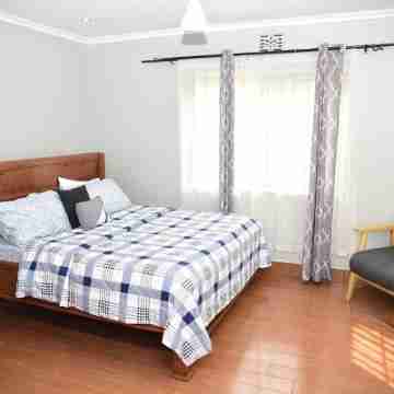 A quiet and decent home in ArushaPerfect gateway for families and friends Rooms