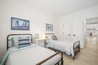 5 Beds Luxury Retreat on Golf Course