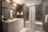 1 Bedroom Luxury Bi-Level Condo in Downtown Buffalo - Rooftop Bar, Bowling Alley