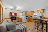 Cabin W/Private Hot tub,PetFriendly, Fire pit 10min  Loon mtn & owls Nest Resort