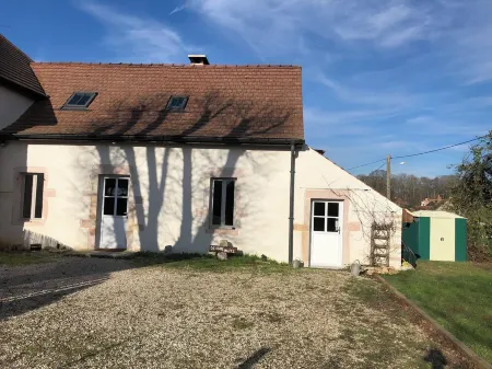 Beaune Nuits: well-kept house, garden, wood stove, great peace and quiet Отели в г. Аржийи