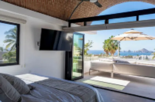 Spacious 5-bedroom new villa in marvelous Cabo Bello with full staff included