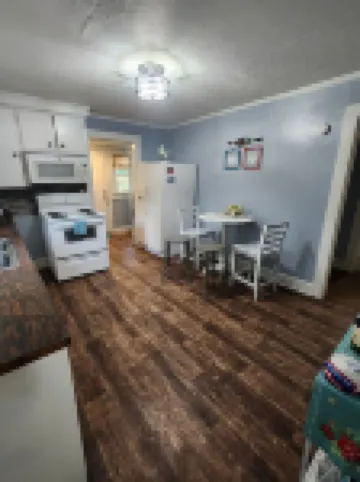 Charming 2Br-3Bed Home with WiFi Wooden Rockers on Porch in Wonderful Kannapolis