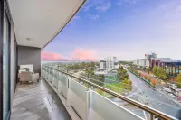 3 Bedroom Apartment 5 mins walking to Westfield Doncaster Hotels in Doncaster