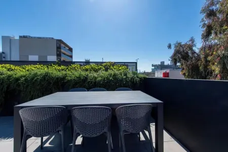 Luxurious Stay with Rooftop Terrace in heart of St Kilda. Pet Friendly