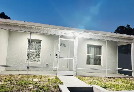 Charming 3-bedroom- 2 bathroom house, by JetBlue Park.