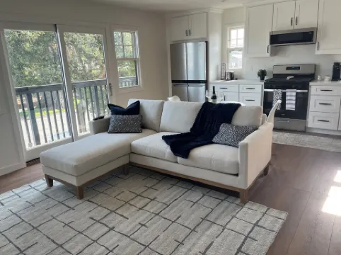 Brand New Peaceful 2-bedroom Apartment Near Beach/Shopping