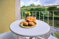 Lake Maggiore - Elegant Apartment with Pool