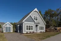 Costal retreat in gated community with fireplace, wifi, pool, gym & game room Hotels in Arundel