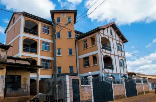 Residence Vicyma Bafoussam Centre, 2 P Tout Confort 2/3 Personnes Hotels in Mifi