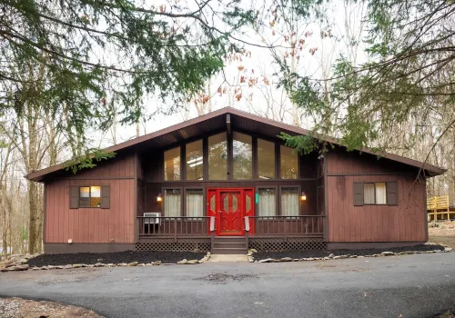 Beautiful Large Chalet close to all Pocono Attractions