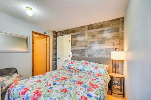 1 Mi to Mark Twain Lake: Cabin w/ Community Pool - Homestays