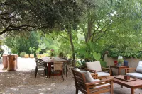 Large villa on 1800 m2 of wooded land with swimming pool north of Montpellier