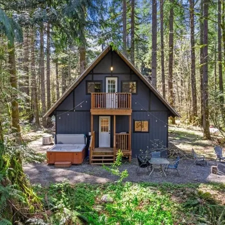 Luxury A-Frame with Hot Tub! 15 Mins to Stevens Pass - Misty Mt. Haus