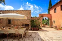 Relax in the Green, in the Municipality of Monteriggioni Just 7 km from Siena