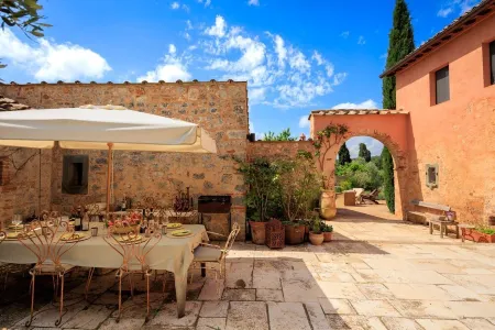 Relaxation in the green, in the municipality of Monteriggioni just 7 km from Siena