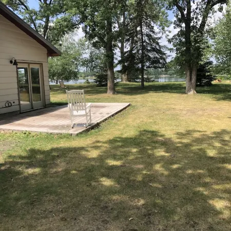 Lakeside house with room to roam