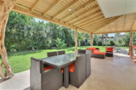 Casa Sirenas at Las Terrenas: Spacious 6-bedroom for 14 pax villa close to beach