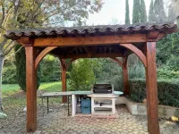 Cabriès: Family home in Provencal countryside, 20 min from Aix-en-Provence Hotels in Cabries