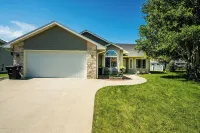 3-bedroom house in amazing Sheridan with WiFi, AC