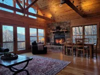 Charming 3-bedroom cabin with amazing mountain views in delightful Jasper Hotel di Pickens County