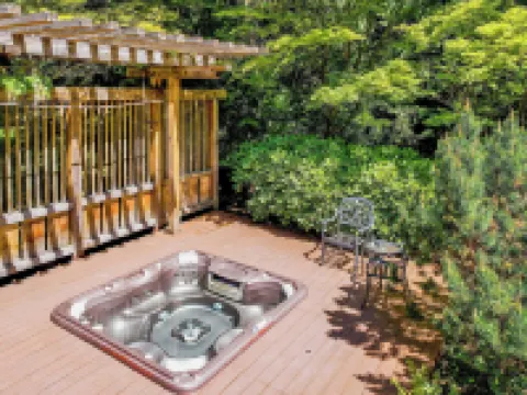 Rhythm Waters by Avantstay Garden Paradise, Pond Hotels in Langley