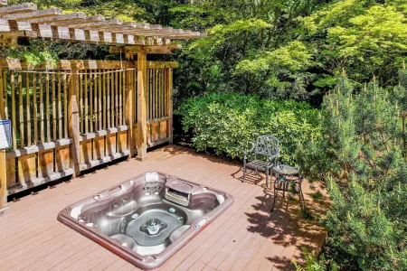 Rhythm Waters by Avantstay Garden Paradise, Pond