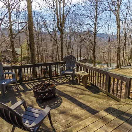 Charming Beech Mountain Chalet – 2BR + Loft - 5 Mins to Ski Slopes & Restaurants