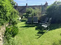 18th century cottage 2 minutes walk to pubs, shops, restaurants and play park Hotel a Northleach