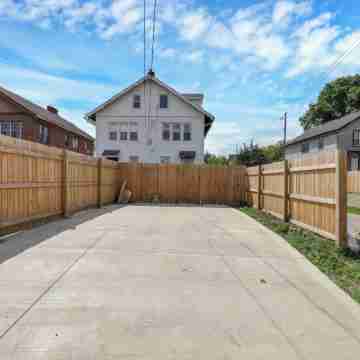 Updated 4BR/2.5BA Townhome, 5-Min Walk to Nationwide Children’s Hospital Hotel Exterior