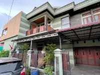 The Karo's Residence Mitra RedDoorz Hotels near Green Hill Sibolangit